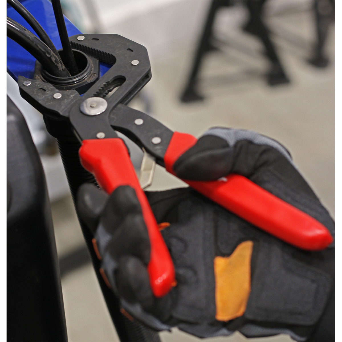 Pliers Multi-Grip Self-Adjusting 175mm - AK8535 - Farming Parts