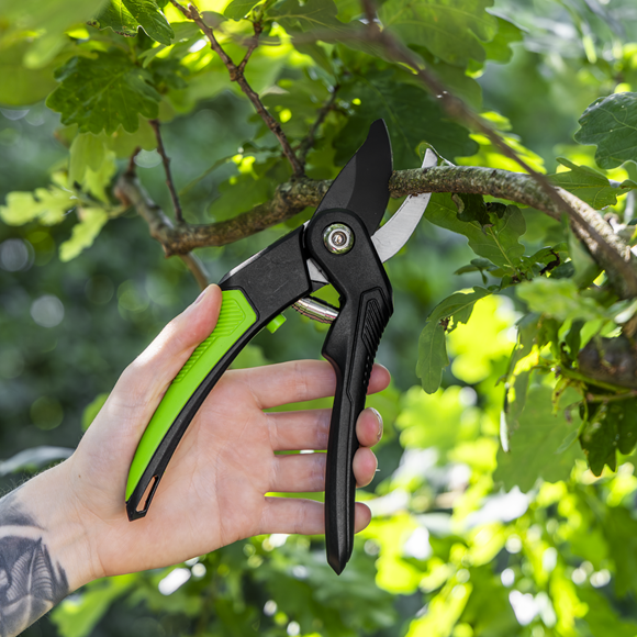 Bypass Secateurs with Soft Grip Handle, 3-Stage Safety Lock & Carbon Steel Blade, 220mm - SE-GTSG004