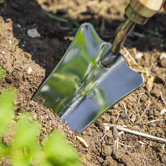 Premier Slim Head Trowel with Ash Handle & Stainless Steel Blade - SE-GTWH004