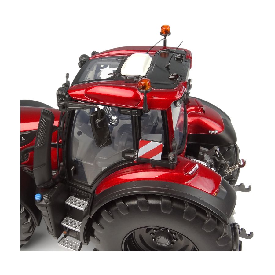 Valtra T236 Blaze Red 1:32 Scale Model Tractor - V42803650