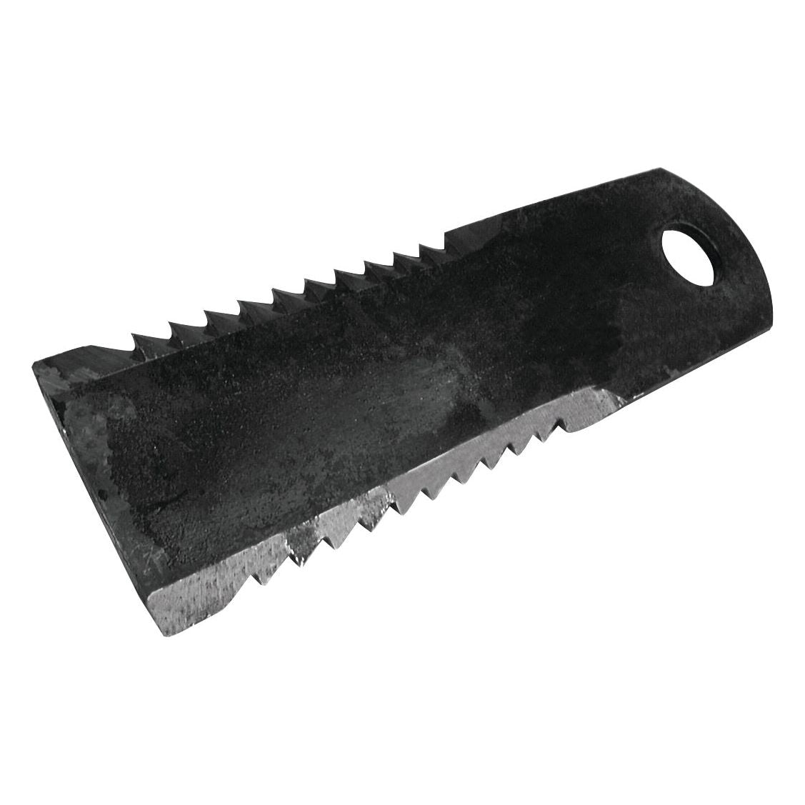 The Straw Chopper Blade by Sparex, with serrated edges, measuring 173 x 50 x 4mm and featuring an 18.5mm hole at one end, is an ideal replacement for worn-out tools used for scraping or cutting. It fits as part number: 28.274.025.000 (Sparex Part No.S.77846).