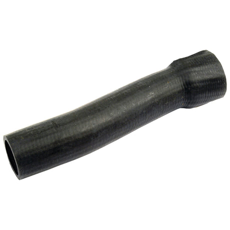 The Sparex Top Hose, featuring an inner diameter of 32mm at the smaller end and 42mm at the larger end, is a black, flexible rubber hose with a slightly textured surface and a curved center to ensure precision fitment. (Sparex Part No. S.57706)