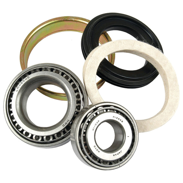 An arrangement of industrial bearings and seals, including two metal ring bearings, a black rubber seal, a felt ring, and a metallic outer ring from the Sparex Wheel Bearing Kit (Sparex Part No. S.14040) compatible with Case IH models 1094015R92.