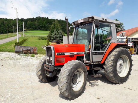 Massey Ferguson 3050 Red Tractor 4WD