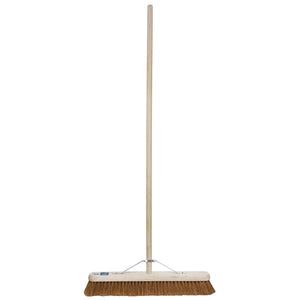 The Draper Soft Coco Platform Broom, 600mm - PBRM/COCOE, featuring a solid wooden handle and brown bristles, is shown against a plain white background.