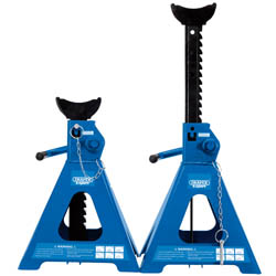 The Draper Pair Of Pneumatic Rise Ratcheting Axle Stands, 5 Tonne - ARAS05-E are blue axle stands with height-adjustable mechanisms and safety pins, specifically designed to securely support lifted vehicles during maintenance. These sturdy Draper axle stands offer added stability with an auto-rising feature.