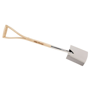 The Draper Heritage Junior Stainless Steel Digging Spade (JH/DS/SS) from Draper is a flat-faced digging spade with a wooden handle and metal shaft, featuring a D-shaped grip, perfect for gardening.