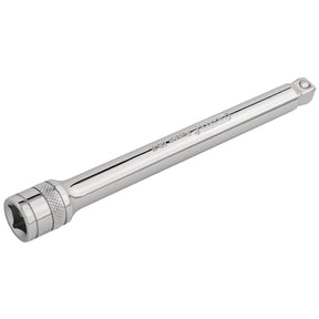 The Draper Wobble Extension Bar, featuring a 3/8" square drive end and a 150mm length, is crafted from chrome vanadium steel and includes a knurled grip section for secure socket holding.