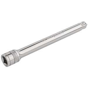 The Draper Wobble Extension Bar, featuring a 3/8" square drive end and a 150mm length, is crafted from chrome vanadium steel and includes a knurled grip section for secure socket holding.