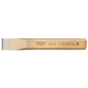 A Draper Flat Cold Chisel, 18 X 125mm - 95 crafted from chrome vanadium steel with a gold-colored exterior. Safety instructions etched on its side, conforming to DIN 6453 standards.