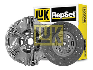 Two automotive clutch components in front of a yellow and white Sparex box. One component is a pressure plate assembly, and the other is a captive disc. This setup features the Clutch Kit without Bearings, identified by Sparex Part Number S.73171.