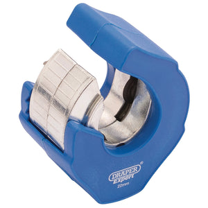 The Draper Automatic Ratchet Pipe Cutter, 22mm - ARPC, is perfect for cutting copper pipes up to 22mm in diameter. This Draper branded tool features a blue plastic cover and an exposed cutting wheel mechanism, making it ideal for work in confined areas.