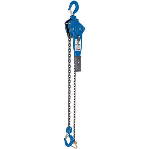 The Draper Chain Lever Hoist, 0.75 Tonne - LH750C features a robust blue design with a welded chain and dual hooks on the top and bottom, connected by a long chain. This hoist is ideal for lifting heavy loads and includes load braking for enhanced safety.