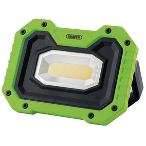 The Draper Cob LED Worklight, 5W, Green - FL/500/G delivers 500 lumens of hands-free illumination with its rugged design and prominent hexagonal light area in the center. This worklight also comes with 4 AA batteries for your convenience.