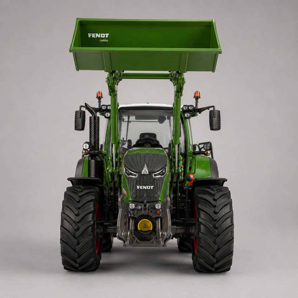 Fendt 515 Tractor with Front Loader 1:32 Scale Model - X991024174000