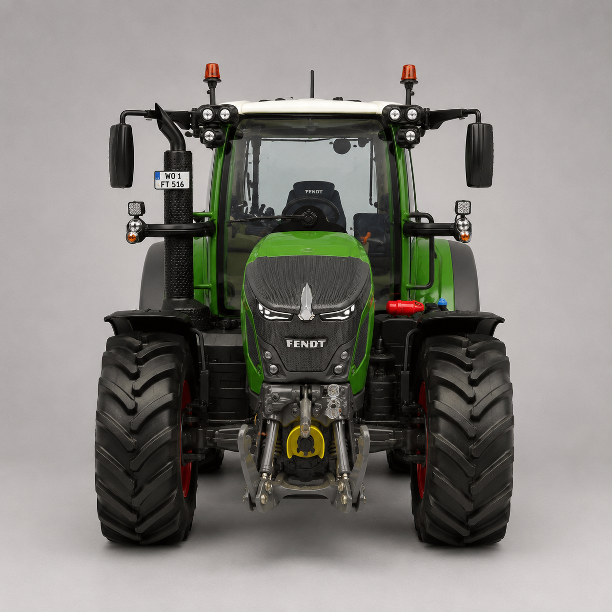 Fendt 516 Tractor 1:32 Scale Model by Universal Hobbies | X991024175000