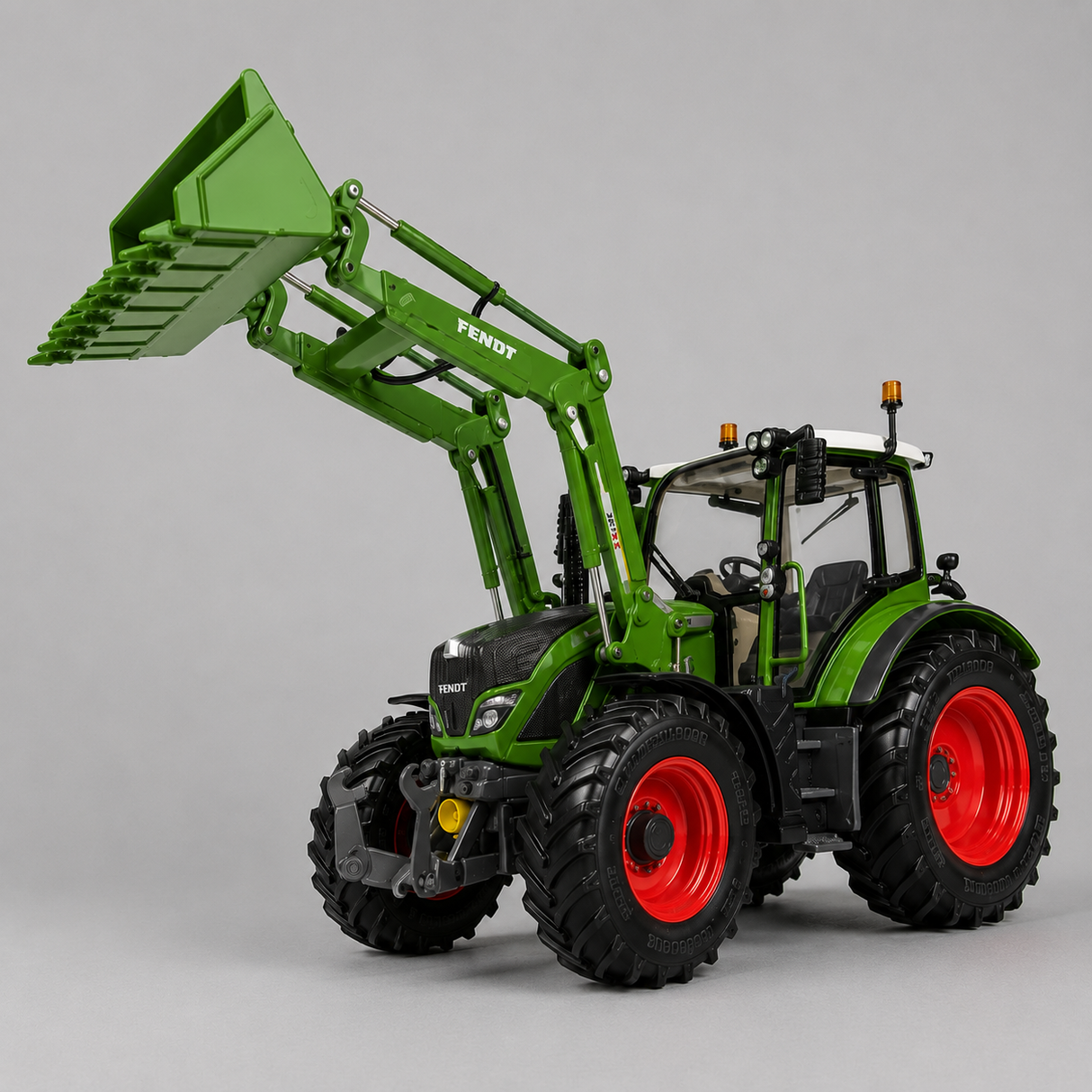 Fendt 516 Vario with Front Loader – 1:32 Scale Collector’s Model | X991016092000