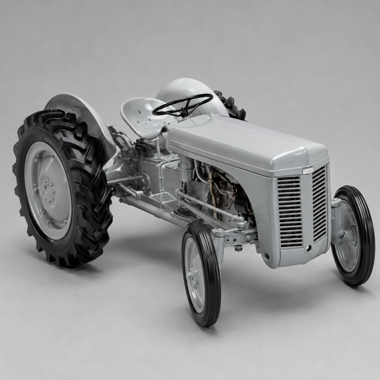 Massey Ferguson Ferguson TE20 – 1:16 Scale Collector’s Model | X993040269000