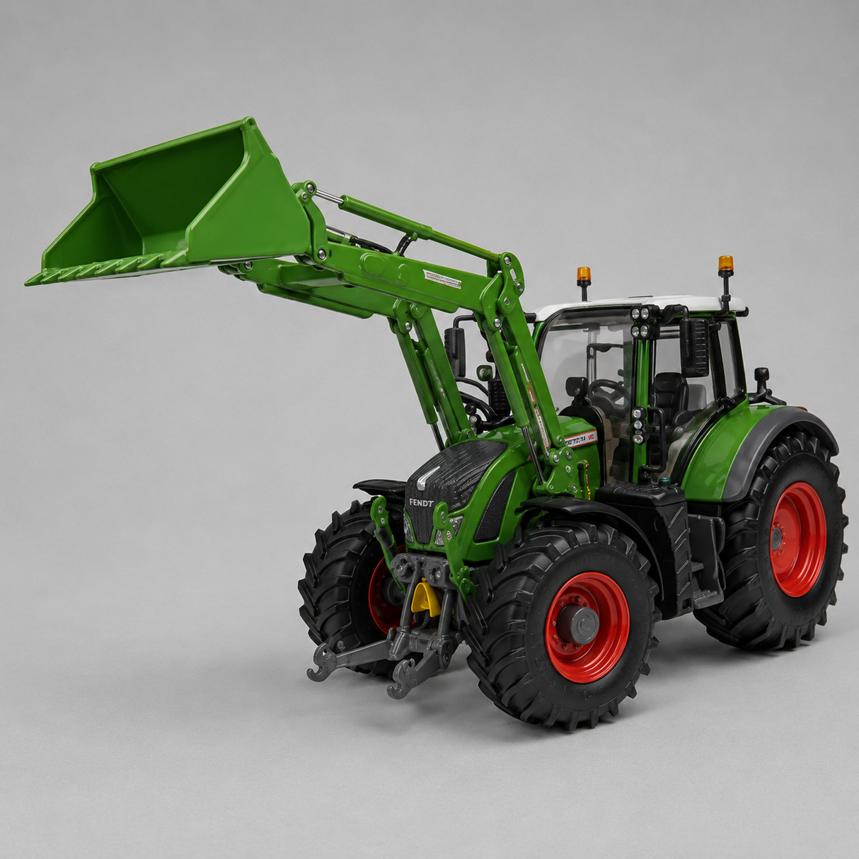 Fendt 722 Vario with Front Loader – 1:32 Scale Collector’s Model | X991016094000