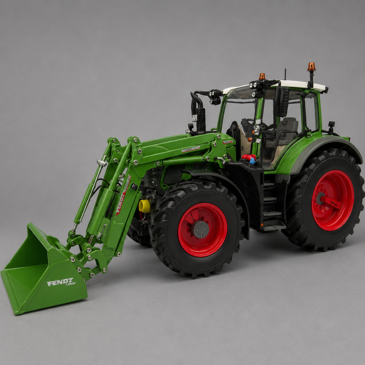 Fendt 618 Vario 1:32 Scale Model with Front Loader | X991024004000