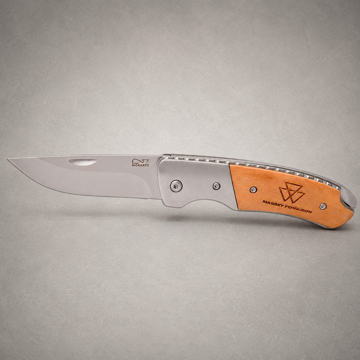 Massey Ferguson Folding Pocket Blade – Stainless Steel & Olive Wood | X993562301000