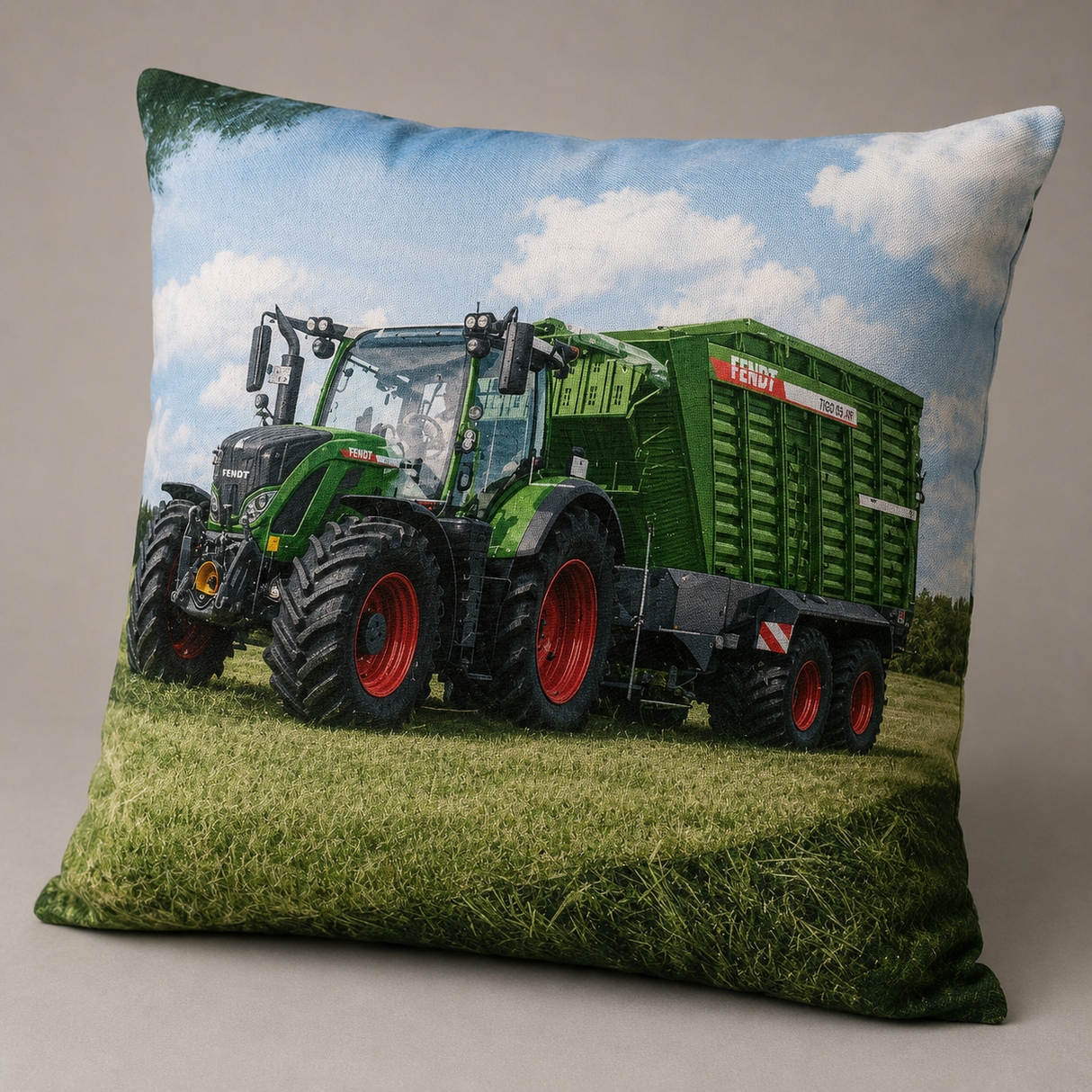 Fendt 724 Vario & Fendt Tigo Decorative Cushion – 40x40 cm | X991022143000
