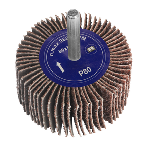 The Sealey Flap Wheel Ø80 x 50mm 80Grit 6mm Shaft - FW805080, made with Aluminium oxide, features a central metal shank designed for use with power drills. Ideal for sanding and finishing surfaces, this cylindrical wheel includes an arrow indicating the direction of rotation and has a grit size of P80.