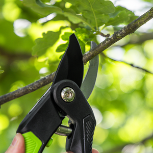 Bypass Secateurs with Soft Grip Handle, 3-Stage Safety Lock & Carbon Steel Blade, 220mm - SE-GTSG004