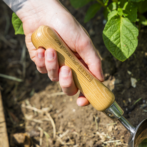 Premier Garden Scoop with Ash Handle & Stainless Steel Head - SE-GTWH006