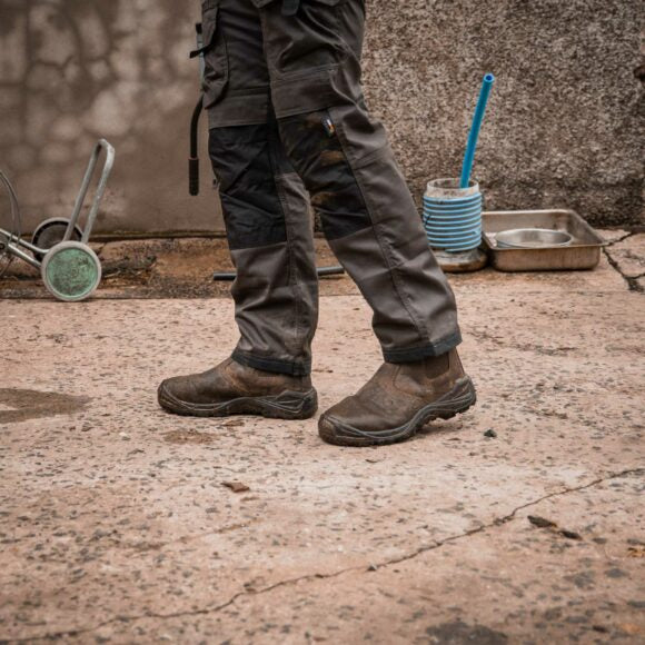 Xpert Tempest II Non-Safety Dealer Boots Brown – Water-Resistant Waxy Leather, Comfort X™ Footbed & GRIP X™ Outsole | XP570
