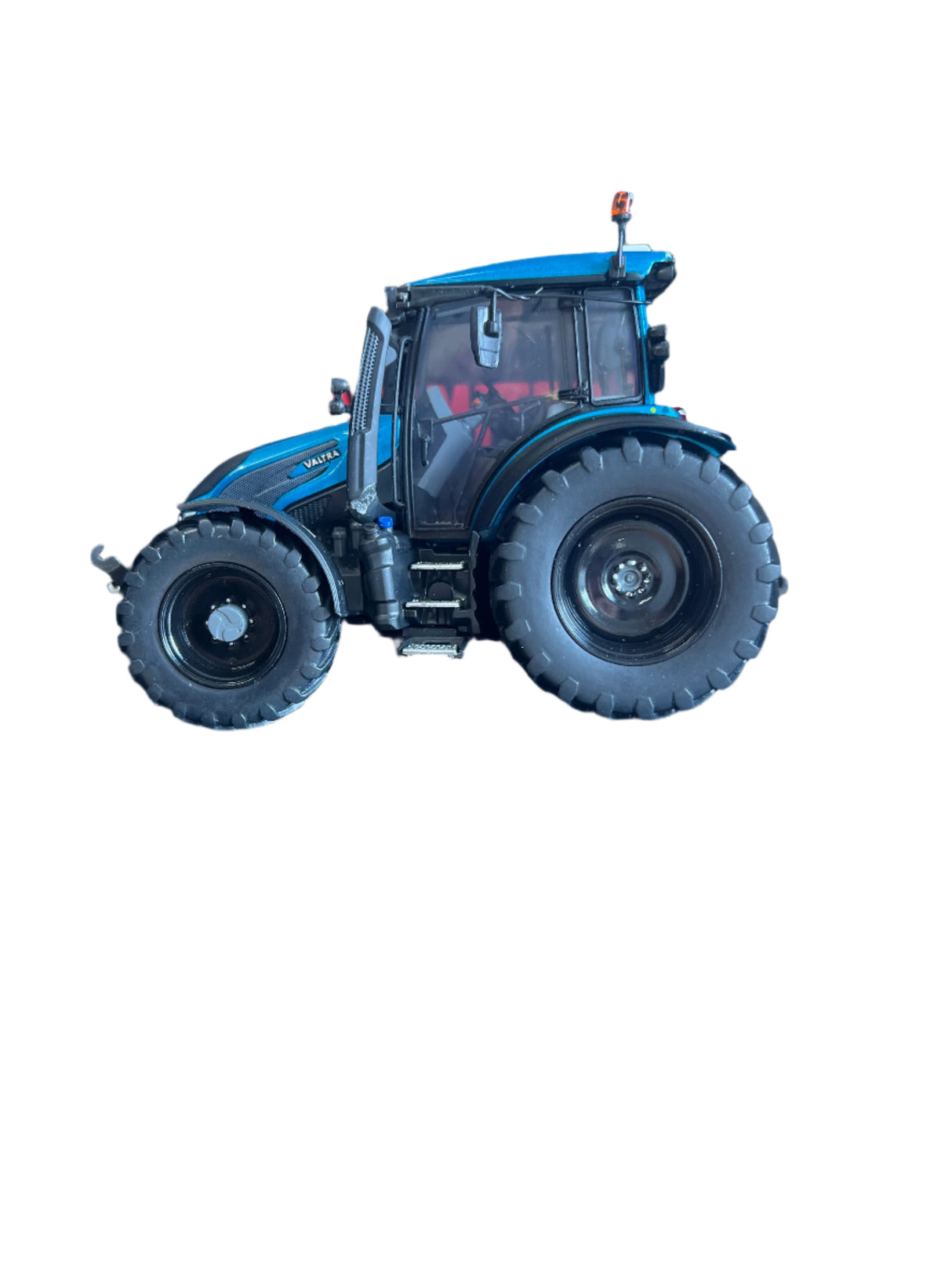 Valtra G135 Unlimited – 1:32 Scale Limited Edition Model | V42803430