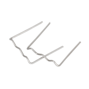 A diagram showing a bent wire with a series of zig-zags and curves, akin to the layout of staples, depicting a specific shape or configuration similar to the U-Staple 0.6mm Pack of 100 - RE06 from Sealey.