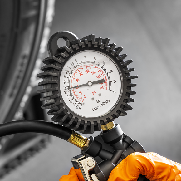 Sealey Tyre Inflator with Clip On Connector SE SA9304