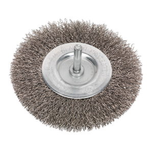 Close-up of the Sealey Flat Wire Brush Stainless Steel 100mm Ø6mm Shaft - SFBS100, featuring crimped stainless steel filaments and a central shaft for power tools, designed for cleaning and deburring surfaces at a maximum speed of 4500rpm.