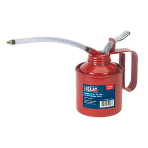 The Sealey Metal Oil Can Flexible Spout 500ml - TP05, featuring a vibrant red finish and a vinyl flexible spout, is ideal for general lubrication and lubricating moving parts. It boasts a capacity of 500ml.