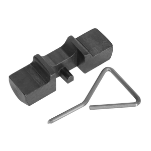 A black metal bracket with a central protrusion is placed next to a triangular metal clip, featuring the Sealey Balance Shaft Locking Set (VSE5953) designed for the VAG 2.0D Pumpe Duse (Belt Drive).