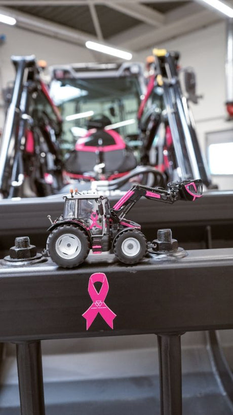 Massey Ferguson MF 5S.125 Pink October 1:32 Model Limited 1000pcs- X993042607286