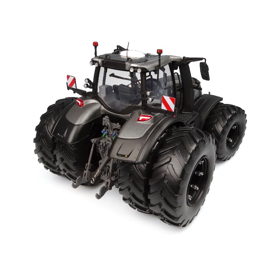 Valtra S416 Titan Grey 1:32 Scale Model – Limited Edition – V42803610