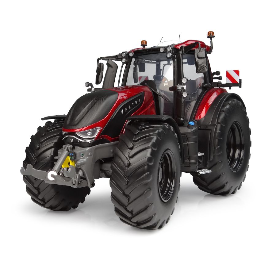 Valtra T236 Blaze Red 1:32 Scale Model Tractor - V42803650