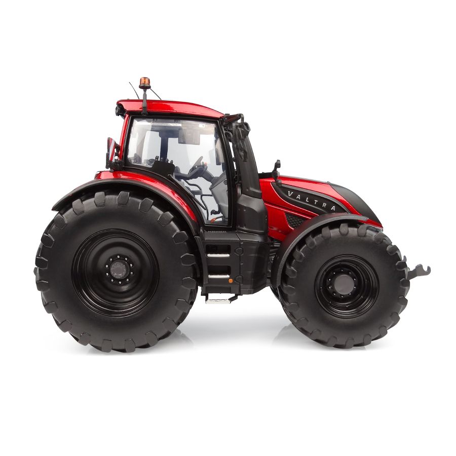 Valtra T236 Blaze Red 1:32 Scale Model Tractor - V42803650