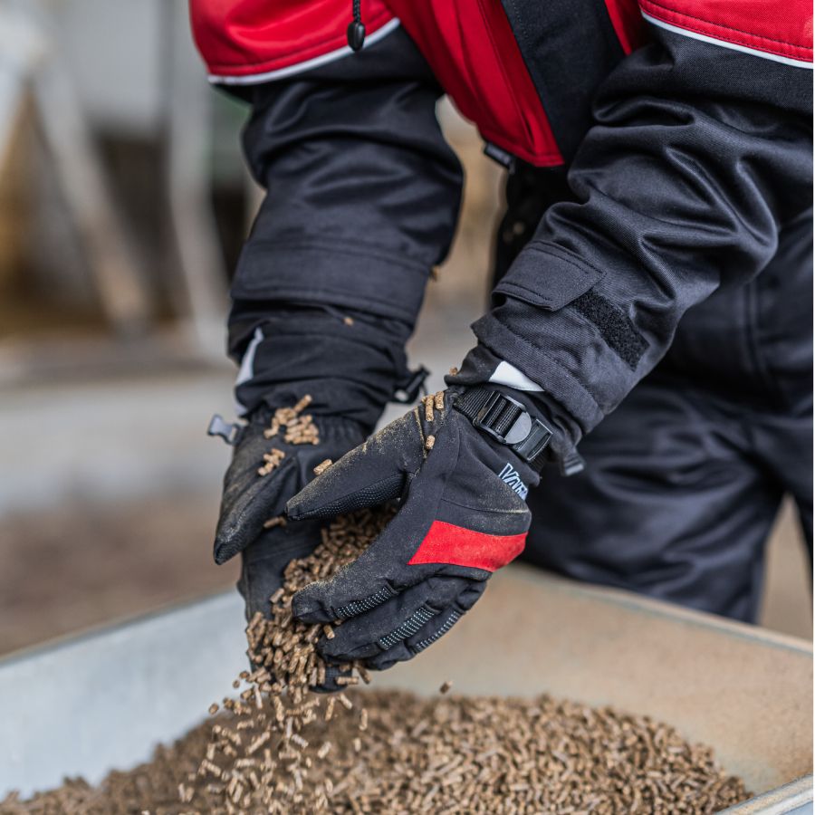 Valtra Winter Work Gloves – Waterproof Thinsulate Touchscreen Gloves – V4281070