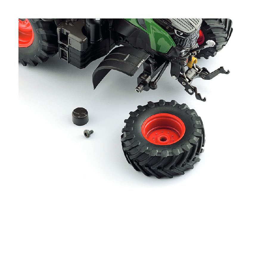 Fendt 832 Tractor 1:32 Scale Model - X991024001000