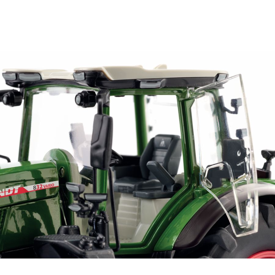 Fendt 832 Tractor 1:32 Scale Model - X991024001000