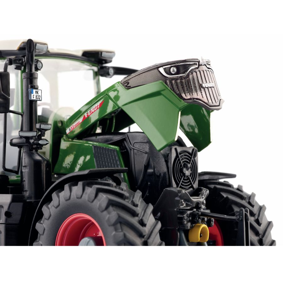 Fendt 832 Tractor 1:32 Scale Model - X991024001000