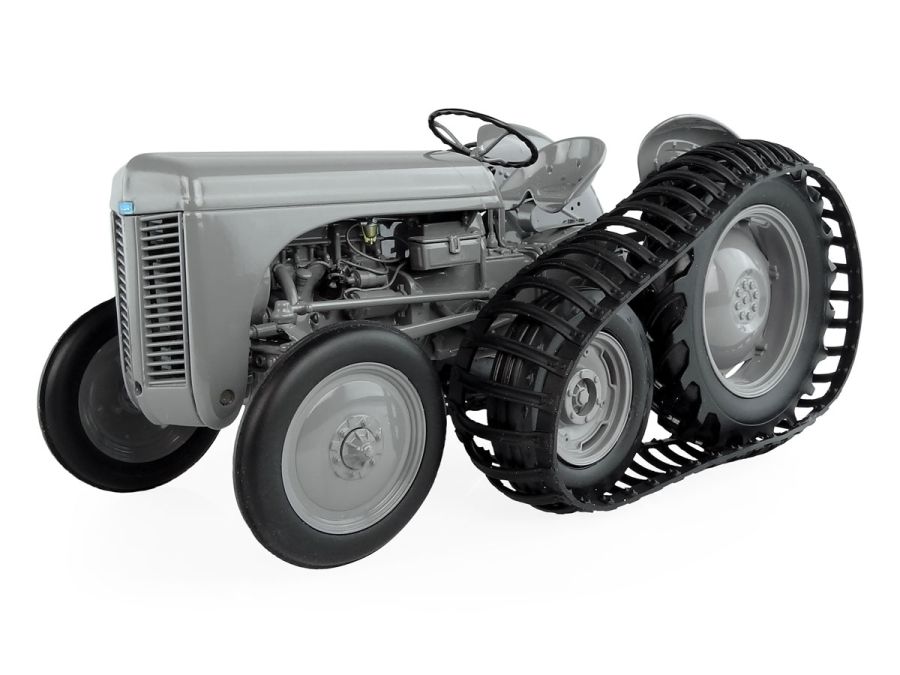 MF TEA 20 with Half-Track | 1:16 Scale – Collector's Replica - X993040417101