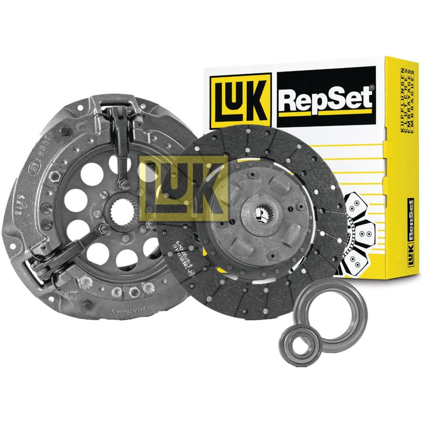 The image shows a Sparex Brand Clutch Kit with Bearings - S.146828, featuring a pressure plate, clutch disc, and release bearings, with the product packaging in the background. This single cover kit includes components with a cover size of 300mm.