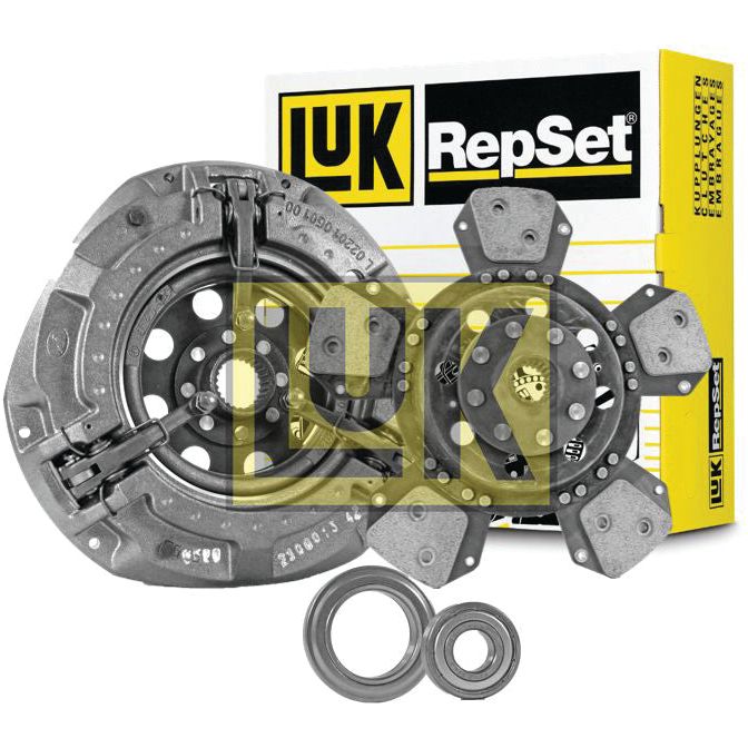 Sparex Clutch Kit with Bearings - S.146889, featuring a clutch disc, pressure plate, and release bearing, showcased in front of a branded box.