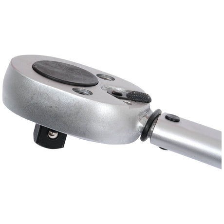 Close-up of a metallic Sparex Analog Wrench 3/4'' - S.23327 with a square drive and an adjustable switch for tightening or loosening fasteners; accommodates 3/4 wrench sizes and provides torque ranging from 67-400Nm.