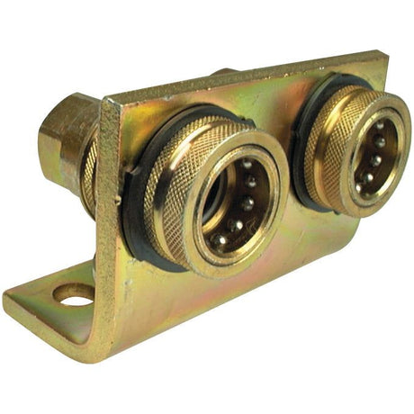 A Sparex Hydraulic Quick Release Coupling Set with a double bracket, featuring two brass circular connectors mounted on a rectangular carbon steel bracket and an ISO 7241 A Quick Release Coupling; model number S.30245, with a female 1/2'' body and M18 x 1.50 male thread.