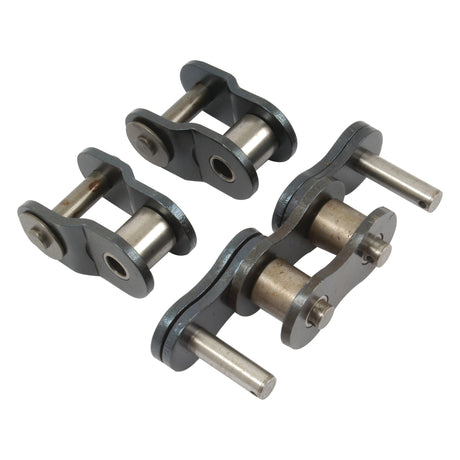 Image of three metal chain links with cylindrical connecting pins, showcasing the durability and precision of the Drive Chain Repair Kit (140-1) - S.56737.